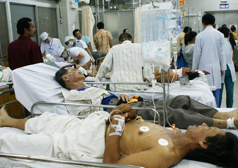 70 93 Cấp cứu trong đêm nghẹt thở tại Bệnh viện Chợ Rẫy