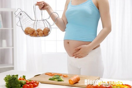 bau 24 vấn đề dinh dưỡng mẹ bầu nên quan tâm trong thai kì