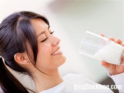 sua2 Lợi ích của sữa đối với sức khỏe phụ nữ