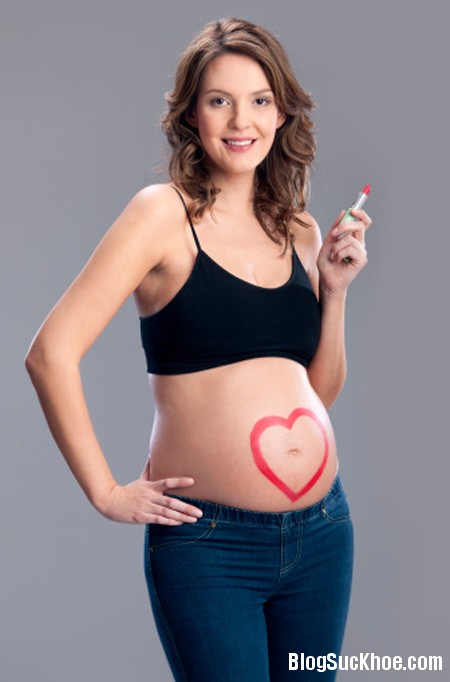 1434 4 loại mỹ phẩm mẹ cần tránh khi mang thai