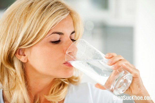 145 Sai lầm uống nước vào mùa hè gây hại sức khỏe