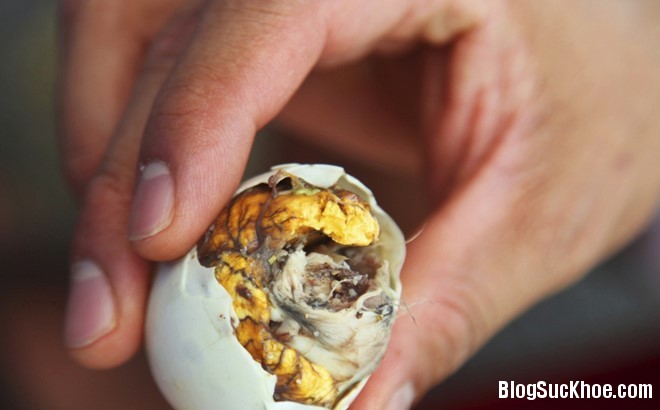 1269 Ăn quá nhiều trứng vịt lộn ảnh hưởng sức khỏe như thế nào?