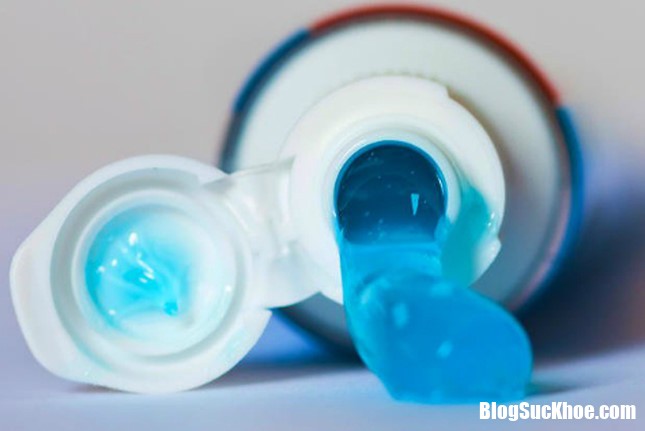 toothpaste sinking sperm 5221 1503374892 JKCL Có một chất phụ gia gây vô sinh có mặt trên kem đánh răng và xà phòng mà ta không biết