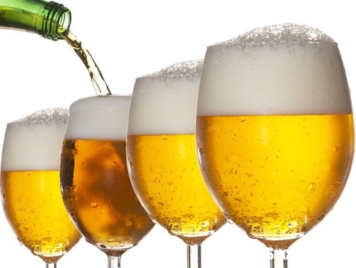 uong bia 2 9 6 2017 Ngày nóng uống cốc bia giải nhiệt có thể làm tăng nguy cơ suy giảm não bộ
