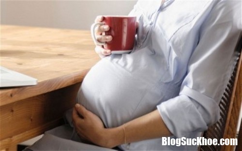 Ba bau nghien ca phe co the uong bao nhieu tach mot ngay 1 Con dễ bị bệnh máu trắng nếu lúc mang thai mẹ thường xuyên uống cà phê