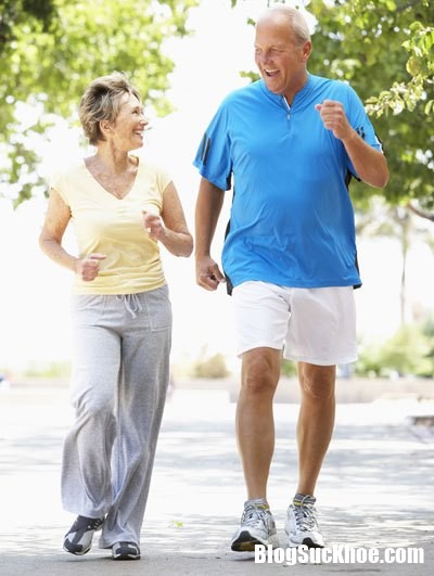 phuong phap giup giam dau tim o nguoi cao tuoi 1.png Thường xuyên đi bộ tập thể dục giúp người cao tuổi bớt đau tim