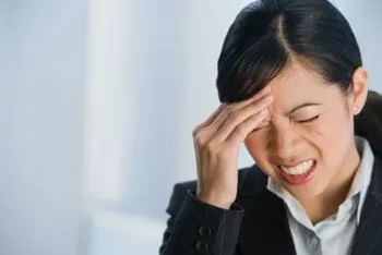 10 thói quen hay gặp dễ dẫn đến chứng đau đầu
