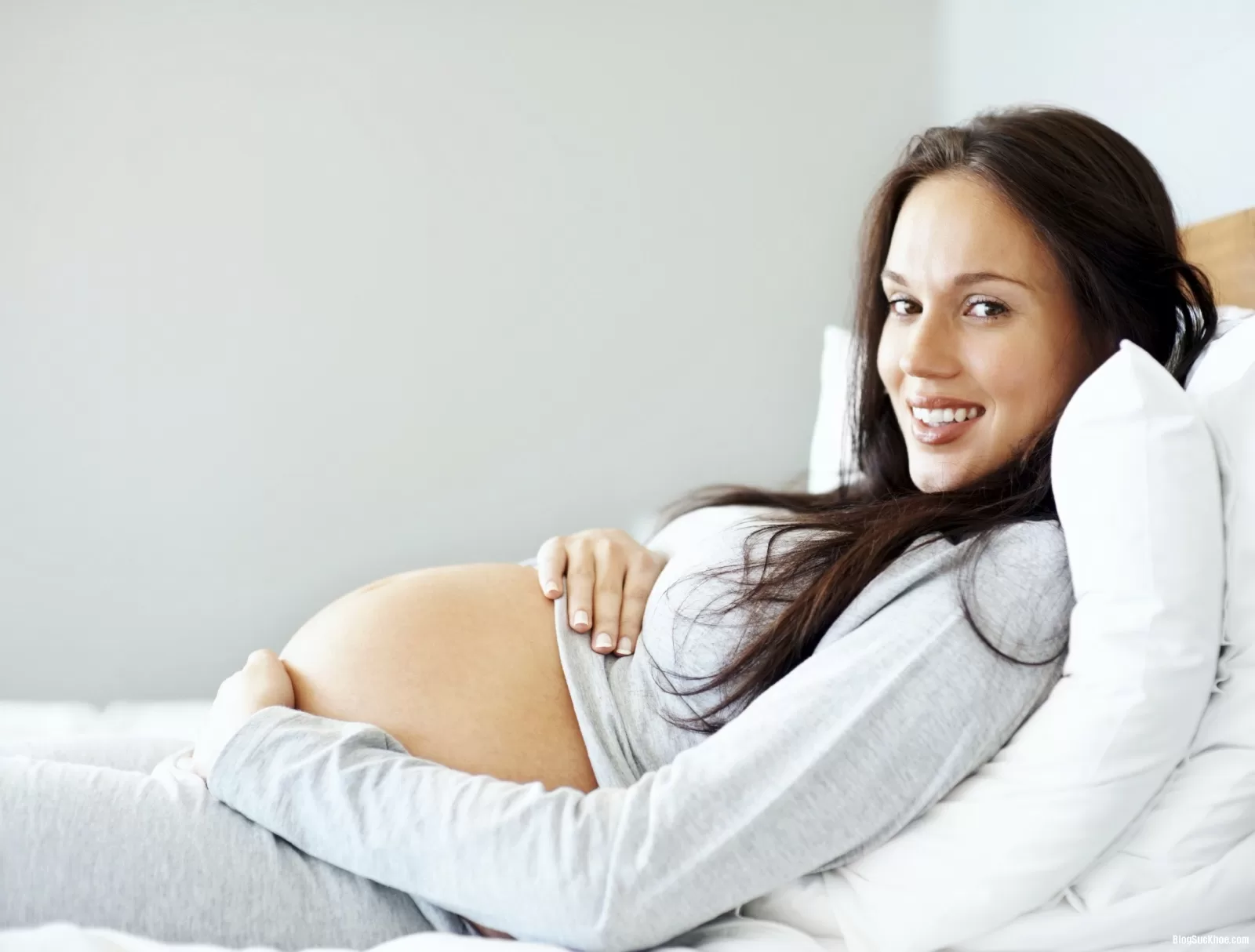 Những triệu chứng mẹ bầu không được chủ quan