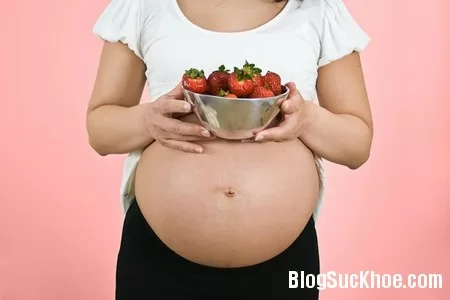 Lợi ích và lưu ý khi mẹ bầu ăn chanh, dâu và nho