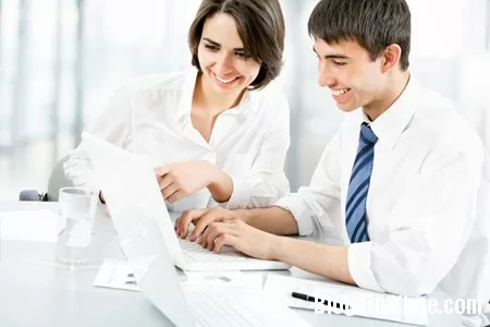 Làm sao để không vướng vào ''lưới tình'' công sở?