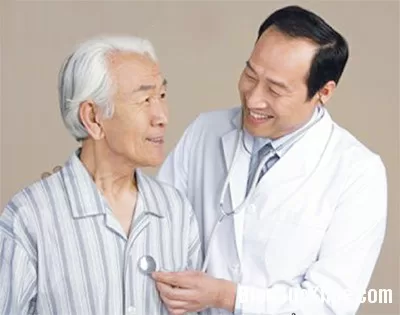 Làm gì khi người cao tuổi bị sốt?