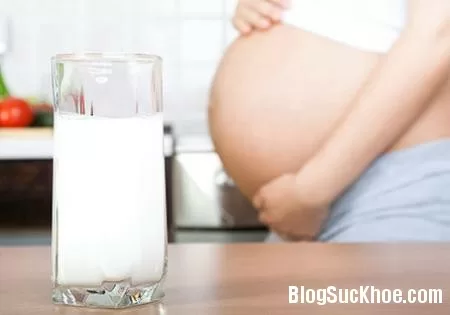 Mối nguy khi bổ sung canxi bừa bãi