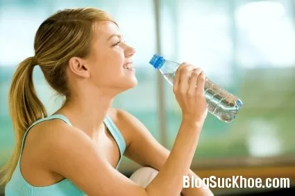 4 mẹo giúp bạn uống đủ nước mỗi ngày