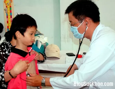Dấu hiệu nhận biết trẻ viêm phổi