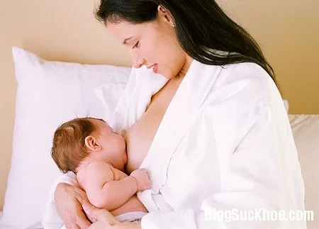 5 tư thế cho bé bú giúp mẹ thoải mái