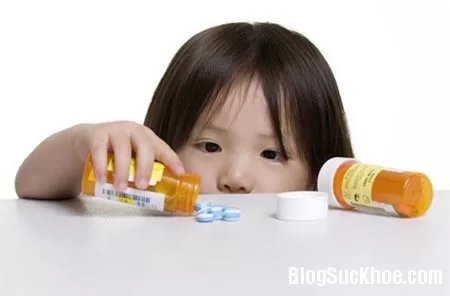 Không nên tự ý làm thầy thuốc cho con