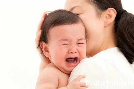 Phương pháp xử lý khi trẻ bị hóc dị vật ngày Tết