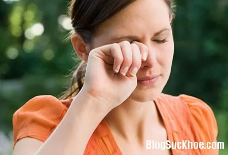 Lý giải hiện tượng nháy giật mắt