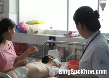 Dấu hiệu viêm phổi khi trẻ thở nhanh: cách đếm nhịp thở và ngưỡng theo tuổi