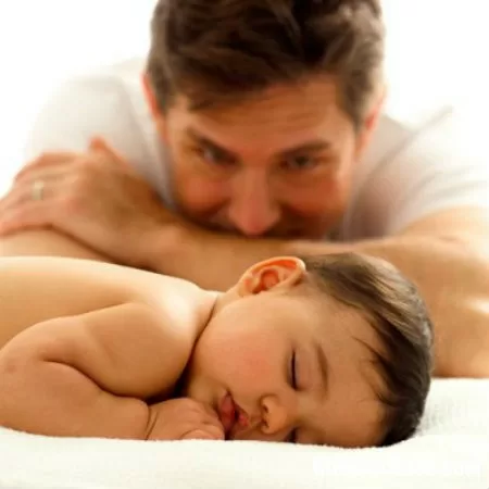 Làm bố càng muộn con dễ tự kỷ