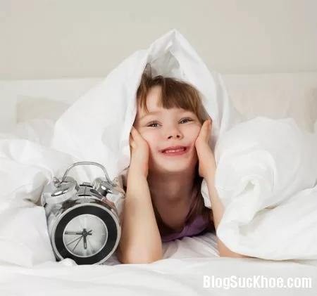 Mẹo giúp bé ngủ dậy không quấy khóc