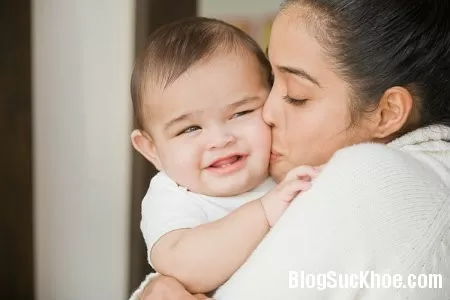 6 điều mẹ cần lưu ý khi bé mọc răng sữa