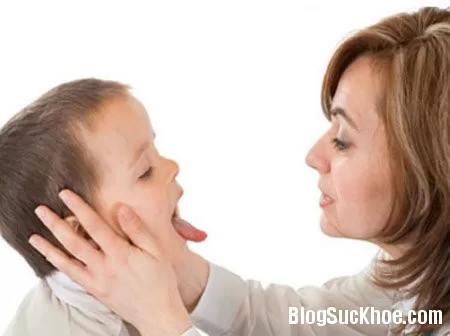 8 cách chữa nhiệt miệng cho bé