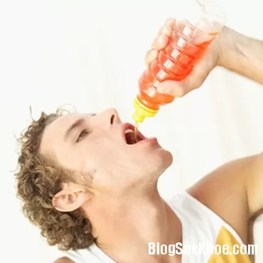 Nước trái cây ép sẵn: trái cây ít, đường - nước thì nhiều