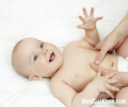 4 sai lầm của cha mẹ khi chăm con bị tiêu chảy