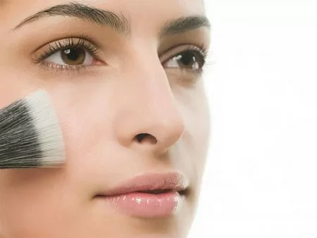 Một số cách trang điểm cho da dầu bớt bóng nhờn