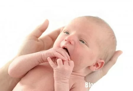 Mẹo trị nấc cụt cho bé