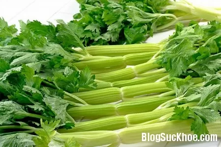 6 loại thảo dược trị mụn từ bên trong