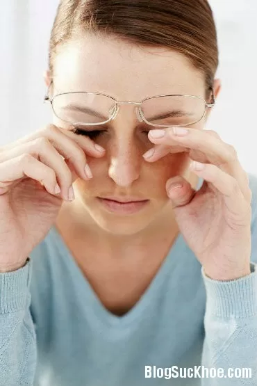 Cách phòng tránh và điều trị khô mắt, mỏi mắt