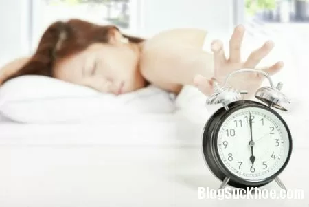 5 đồ vật không nên để đầu giường