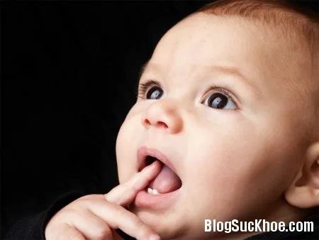 Những điều mẹ cần làm khi bé mọc răng