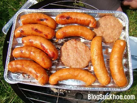 Mối hiểm họa cho sức khỏe từ xúc xích, lạp xưởng
