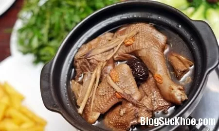 Món ăn bài thuốc từ thịt gà, thịt dê chữa đau lưng
