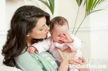 Từng bước khắc phục cơn sốt cho bé