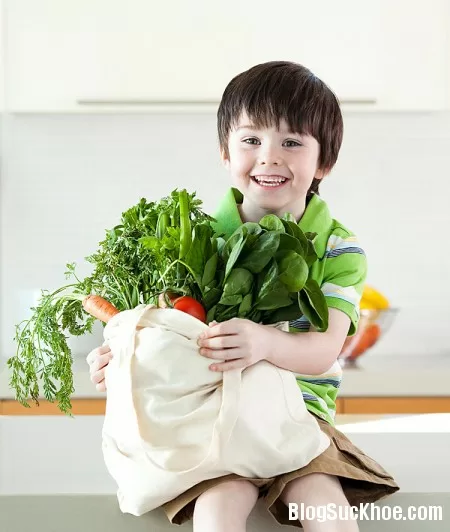 Tạo thói quen ăn rau từ nhỏ cho bé