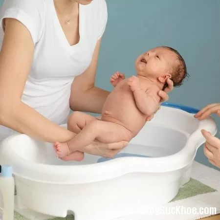 9 điều cần lưu ý khi tắm cho trẻ sơ sinh