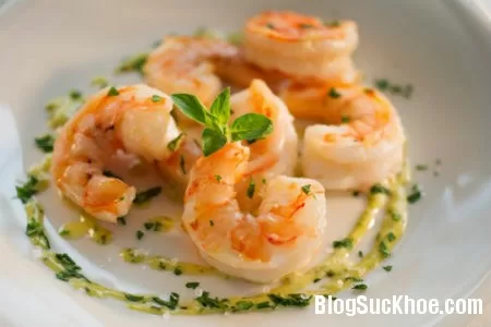 Những điều cần lưu ý khi ăn tôm
