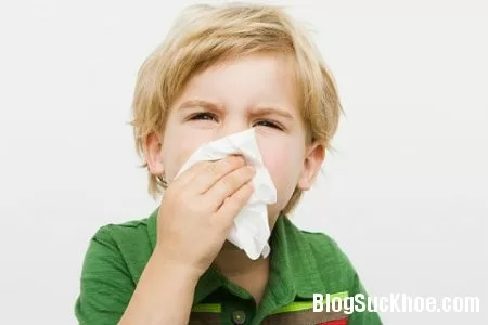 Phân biệt trẻ bị viêm xoang và nhiễm khuẩn hô hấp trên