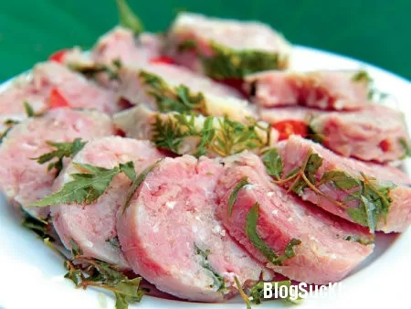 Những người không nên ăn nem chua