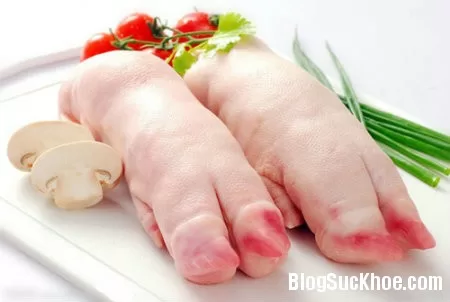 Những người không nên ăn móng giò