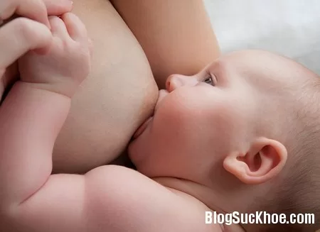 Những điều mẹ cần biết trong lần đầu cho bé bú