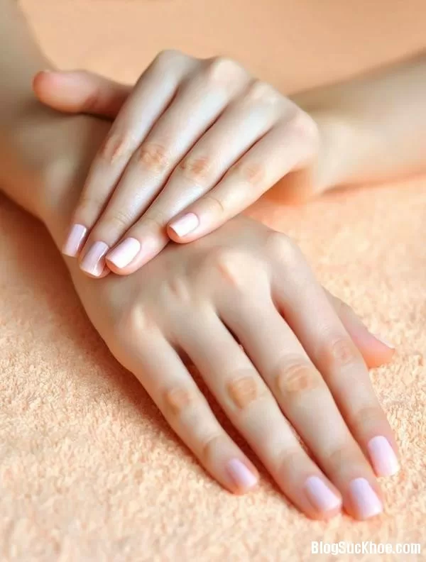 Mẹo hay trị nứt nẻ da tay bằng lòng đỏ trứng gà