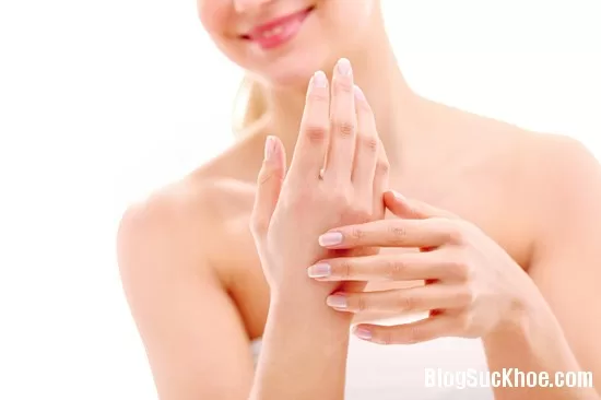 Những cách làm giảm nhăn da tay hiệu quả