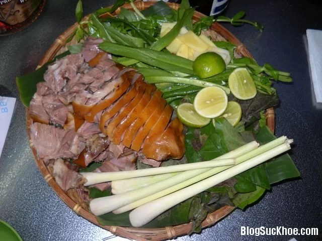 Những người "cấm ăn" thịt chó