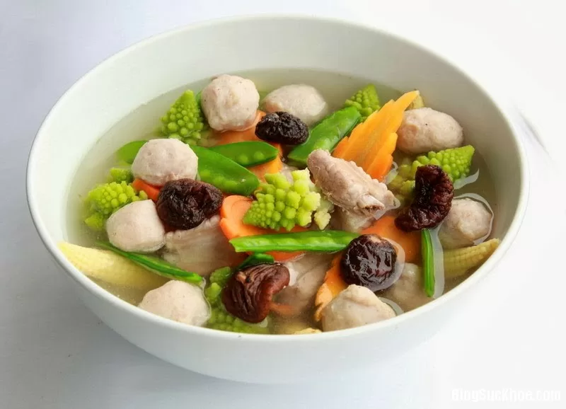 Những thói quen nguy hiểm thường gặp khi ăn canh