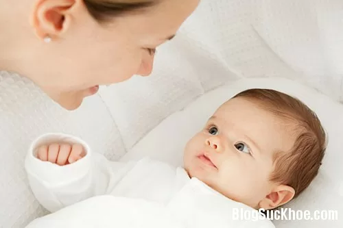 Giai đoạn phát triển của bé 4 tháng tuổi